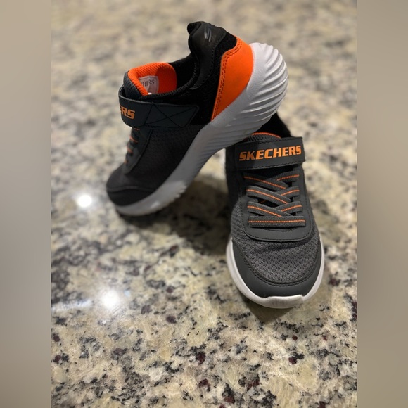 Skechers Bounder Easy on/off Black and orange light weight sneakers 
Size 12 - Picture 10 of 10